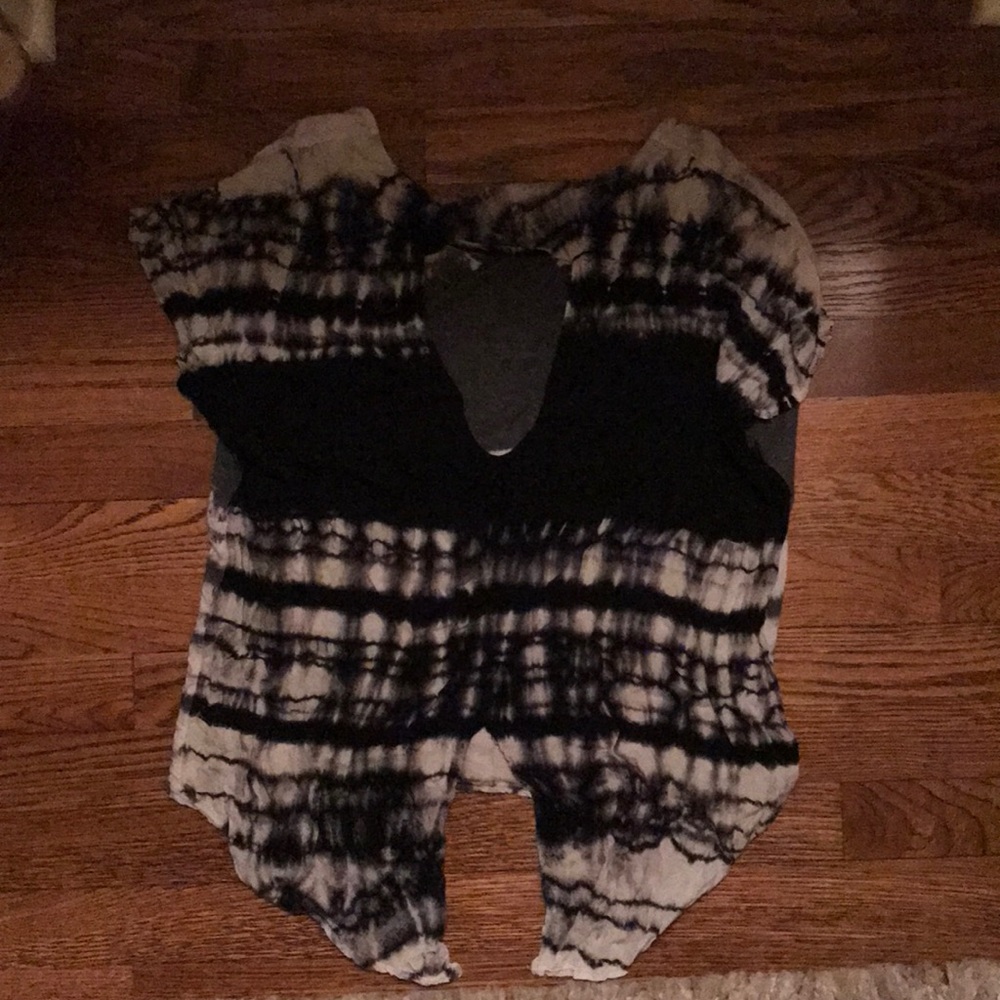 Cute Top - Picture 2 of 2